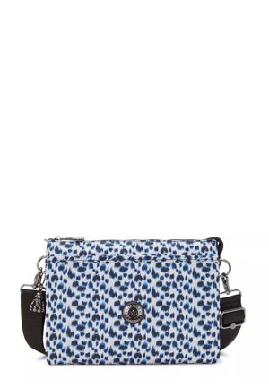 Sac bandoulière avec un motif léopard bleu et blanc, en nylon, avec des garnitures en argent et une bandoulière noire réglable.