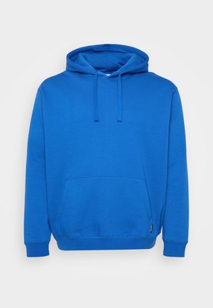 Haut à capuche en bleu, fabriqué en tissu doux, avec une poche avant, une capuche avec cordon de serrage, des poignets côtelés et une coupe décontractée. Design minimaliste.