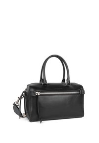 Zwarte leren handtas met dubbele handvatten, een ritsvak aan de voorkant en een afneembare schouderband. Beschikt over een gladde textuur en een minimalistisch design.