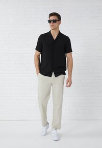 Pier One - 2 PACK - Shirt - khaki/black Thumbnail Image 1