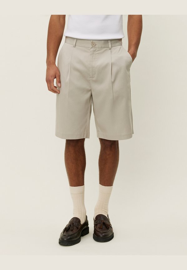 RANDALL SUITING SHORTS - Shorts - light sand