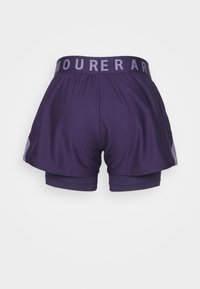 Pantaloni sportivi viola con una ampia cintura elastica riportante il testo "MOURER AR" e un design a strati con pantaloni interni aderenti.