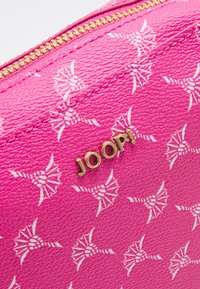 JOOP! CORTINA CLOE SHOULDERBAG - Axelremsväska - pink