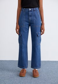 Santa Cruz WORKERS PANT - Tiesaus kirpimo džinsai - classic blue denim