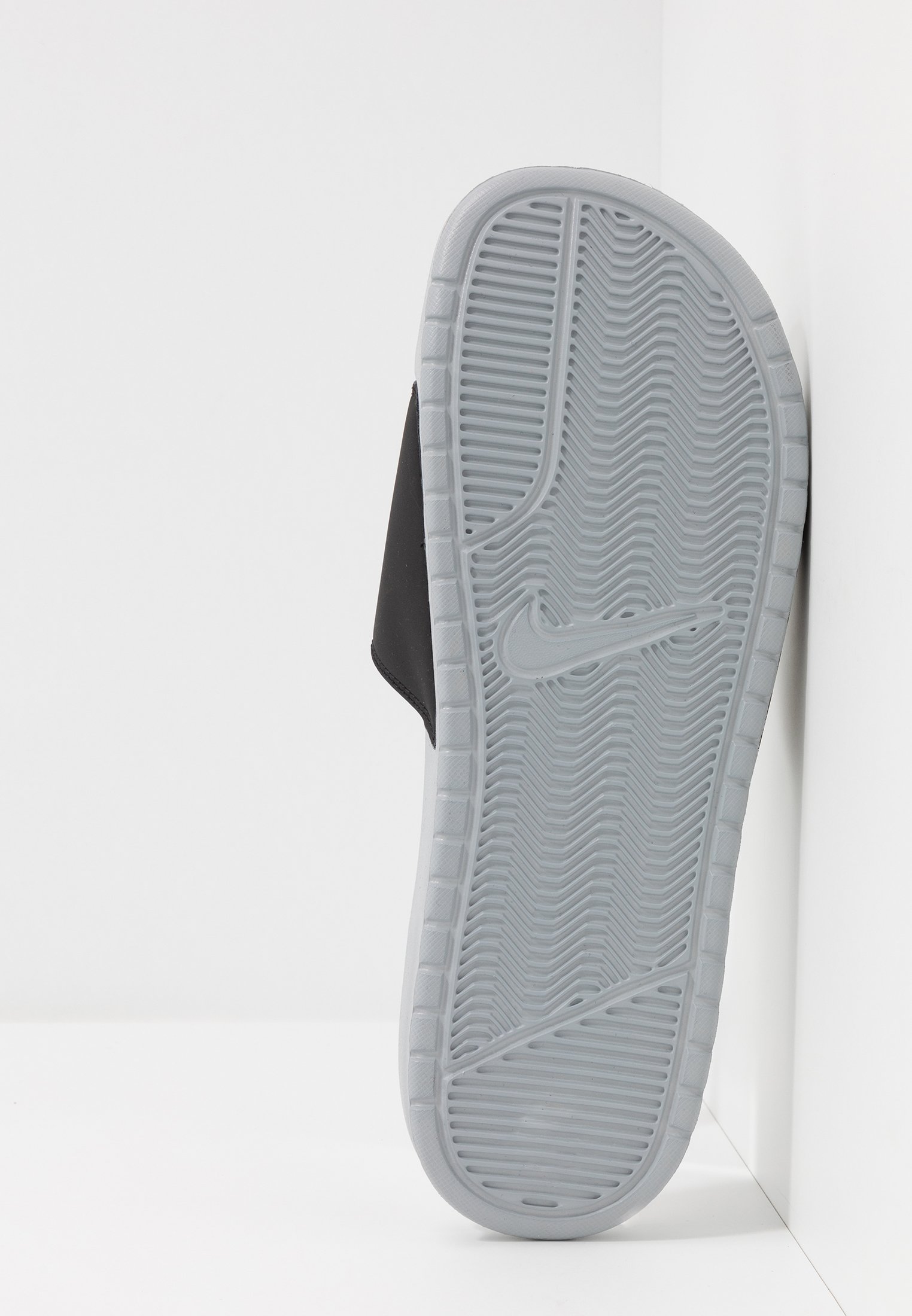 nike benassi grau