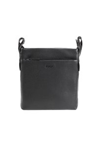 Bolso de hombro de cuero negro con un acabado texturizado, que cuenta con un bolsillo frontal con cremallera y dos correas ajustables. Diseño minimalista.