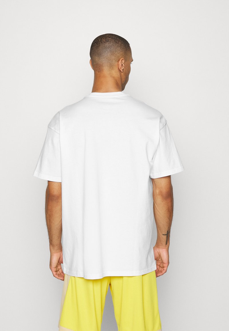Herren Sportbekleidung | Nike Performance TEE T-Shirt print white/weiß - FB46682 Herren Sportbekleidung | Nike Performance TEE T-Shirt print white/weiß - FB46682