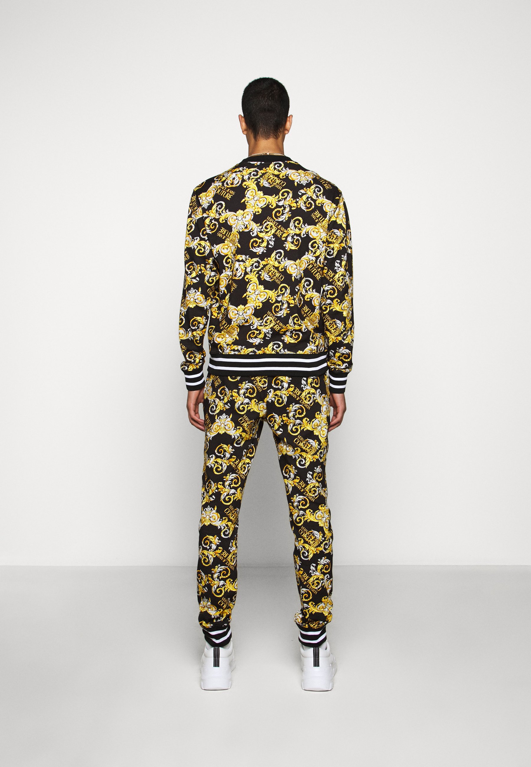 Versace Jeans Couture PRINT NEW LOGO Sweater neroZwart Versace Jeans Couture PRINT NEW LOGO Sweater neroZwart