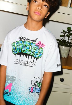 Next, SHORT SLEEVE GRAPHIC - T-shirts print - white spray graffiti