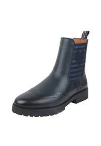 Czarne skórzane botki Chelsea z detalami w stylu brogue, grubą podeszwą oraz niebieską elastyczną wstawką z serduszkiem w czarnym kolorze.