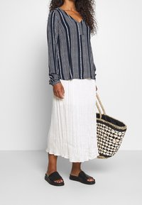 Kaffe Blus - dark blue