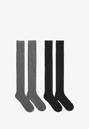 Set di quattro calze fino al ginocchio: due in grigio scuro con texture a costine e due in nero uniforme, tutte con un bordo superiore liscio.