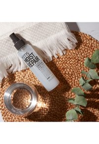 KMS KMS MOISTREPAIR LEAVE-IN CONDITIONER - Conditioner