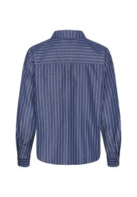 Tumši zilas krāsas garām piedurknēm krekls ar vertikālām balta svītrām un maziem baltajiem punktiem. Aizmugures skats parāda jostu dizainu un pogājamās aproces.