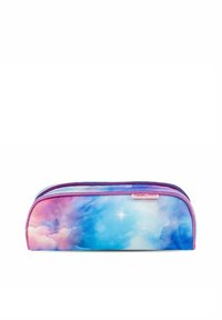 Trousse à crayons avec un motif de nuages et d’étoiles pastel en rose, violet et bleu, fermeture éclair en haut.
