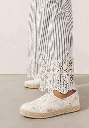 Next, - Espadryle