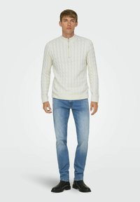 Only & Sons ONSKICKER - Strickpullover - antique white