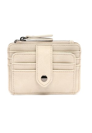 Beige Leder-Geldbörse mit vorne angebrachter Schnappverschlusslasche, mehreren Kartenfächern und einem Reißverschlussfach oben.