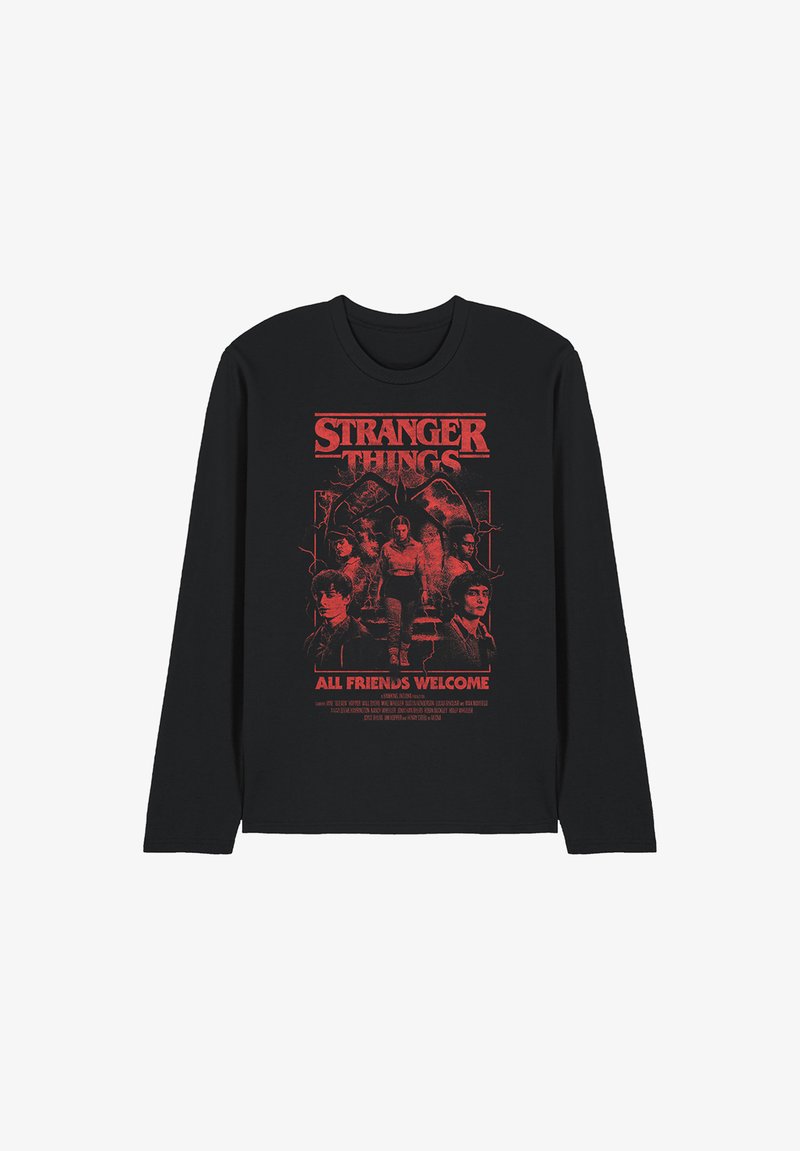 Schwarzes Langarm-T-Shirt mit einem roten Grafikdruck von Charakteren aus "Stranger Things" und dem Text "ALLE FREUNDE WILLKOMMEN" darunter.