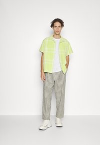 Obey Clothing BENNIE - Overhemd - celery juice multi