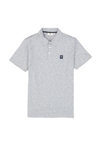 Polo de manga corta en gris claro con rayas horizontales, tapeta de tres botones y un pequeño parche con logo azul marino en el pecho.
