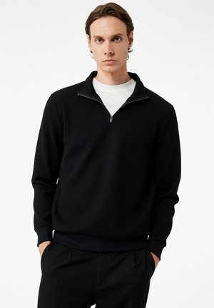 HALF ZIPPERED - Stickad tröja - black