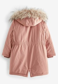 Parka rose à capuche avec bordure en fausse fourrure. Dotée d'une taille élastique, de manches longues et d'une texture lisse. Vue de dos sans poches ni fermetures.