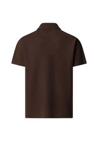 Καφέ κοντομάνικο πόλο με κλασικό γιακά, φτιαγμένο από υφασμένο ύφασμα. Η πλάτη διαθέτει καθαρό, απλό σχέδιο χωρίς διακοσμήσεις.