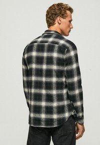 Jeans FREDERICK - Camisa - black/negro - Zalando.es