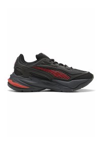 Scarpa sportiva nera con dettagli rossi, tomaia in mesh testurizzato e sintetico, suola ammortizzata e design moderno e slanciato.