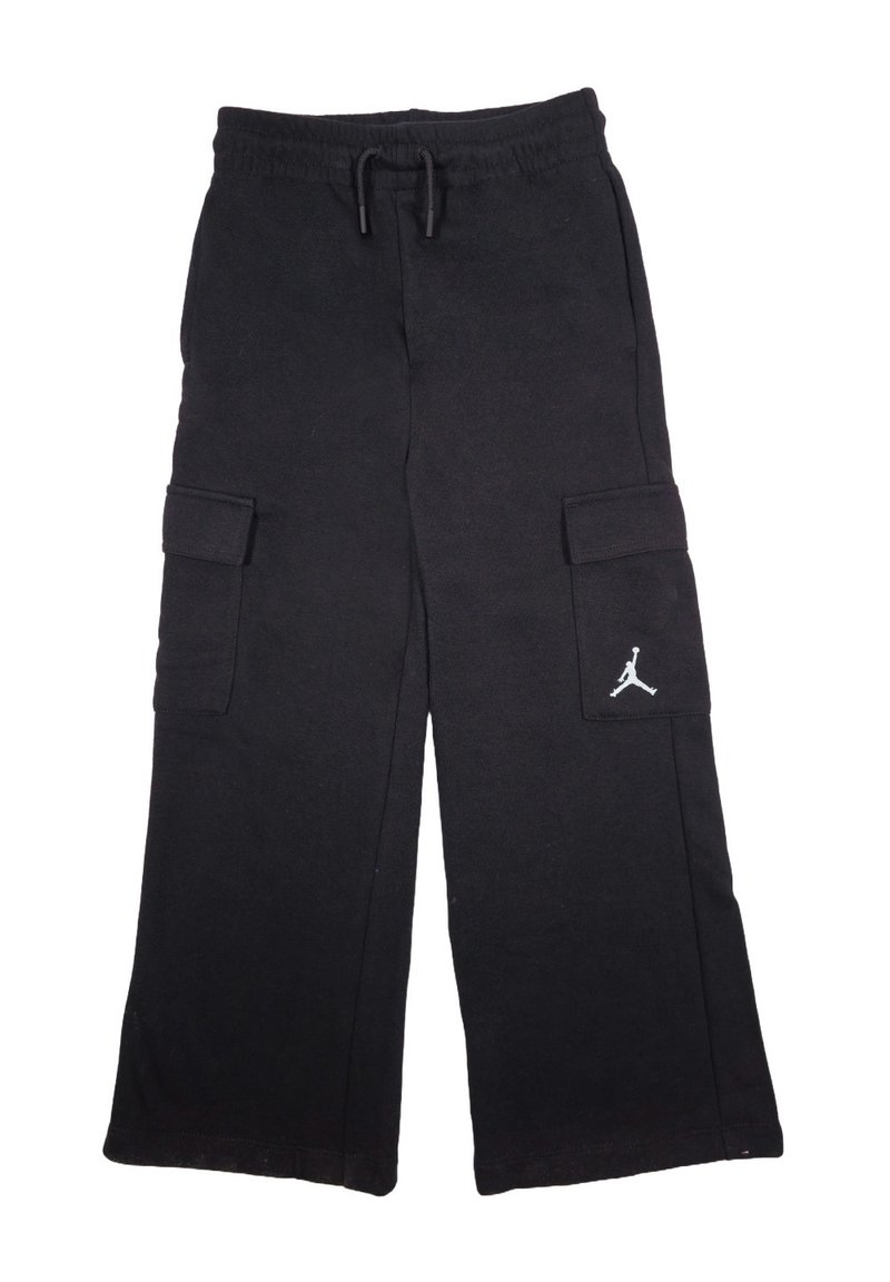 Pantaloni cargo neri realizzati in tessuto morbido, dotati di due tasche laterali, cintura con cordoncino regolabile e un logo Jumpman bianco sulla tasca sinistra.