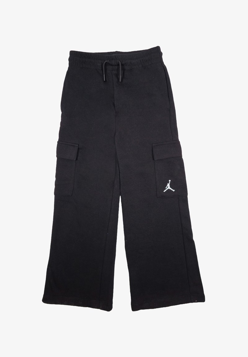 Pantaloni cargo neri realizzati in tessuto morbido, dotati di due tasche laterali, cintura con cordoncino regolabile e un logo Jumpman bianco sulla tasca sinistra.
