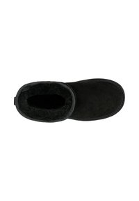Chausson en velours noir avec une doublure douce et moelleuse, hauteur de cheville, bout rond et semelle texturée pour une meilleure adhérence, conçu pour le confort.