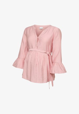 Rosa graviditetsbluse med tekstureret stof, 3/4 klokkeærmer, knappet V-hals og bindebånd i siden ved taljen.