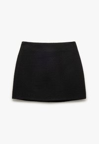 Zwarte mini-jurk van een textuurstof. Heeft een aansluitend ontwerp en een rechte zoom. Eenvoudige en veelzijdige stijl.