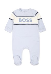 Jumpsuit pour bébé en coton bleu à manches longues, présentant un panneau rayé blanc et marine avec le mot "BOSS" affiché en évidence.