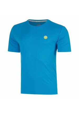 Blaues T-Shirt mit kurzen Ärmeln und Rundhalsausschnitt mit kleinem gelbem rundem Logo auf der linken Brust.