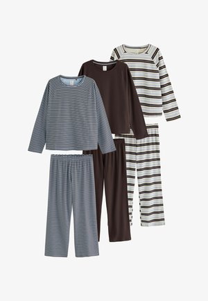 Drie sets pyjama's met lange mouwen en broek in gestreept blauw, effen bruin en gestreept crème, bruin en blauw.
