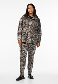 Zizzi MIT TASCHEN - Suvejakk - washed leo