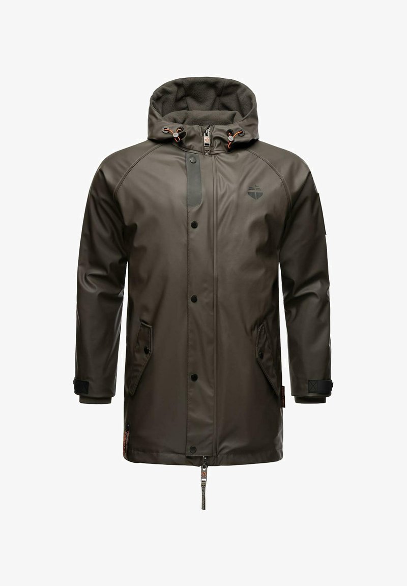 Mørkegrønn vanntett jakke med hette fôret med kunstpels, frontglidelås, trykknapper og to sidelommer. Har læraktige detaljer.