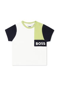 Korte mouw shirt in wit, marineblauw en lichtgroen. Heeft contrasterende mouwen, een zak met het "BOSS" logo en drukknoopsluitingen bij de hals.