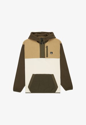 Haut en polaire couleur beige, crème et vert olive. Présente un zip demi-façade, une poche kangourou et des manches texturées. Patch logo sur la poitrine.