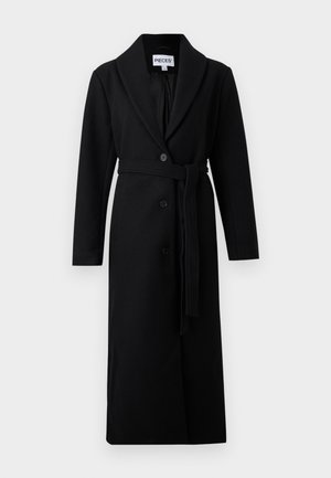 Juodos vilnos mišinys paltas su šalikiniu apykakle, ilgomis rankovėmis, mygtukų užsegimu ir atitinkančiu diržu. Vidutinio ilgio, tiesaus silueto.