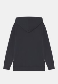 Mörkblå hoodie, i bomullsblandningsmaterial, med en stor huva, långa ärmar, ribbade manschetter och nederdel. Slät textur; enkel, enfärgad.