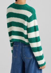 Bershka Strickpullover - green