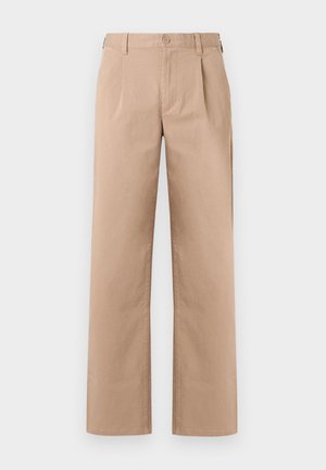 Pantaloni beige a gamba dritta con passanti per cintura, chiusura frontale con bottone e zip, e pieghe sottili sotto il girovita.