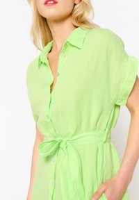 LolaLiza Abito a camicia - bright green