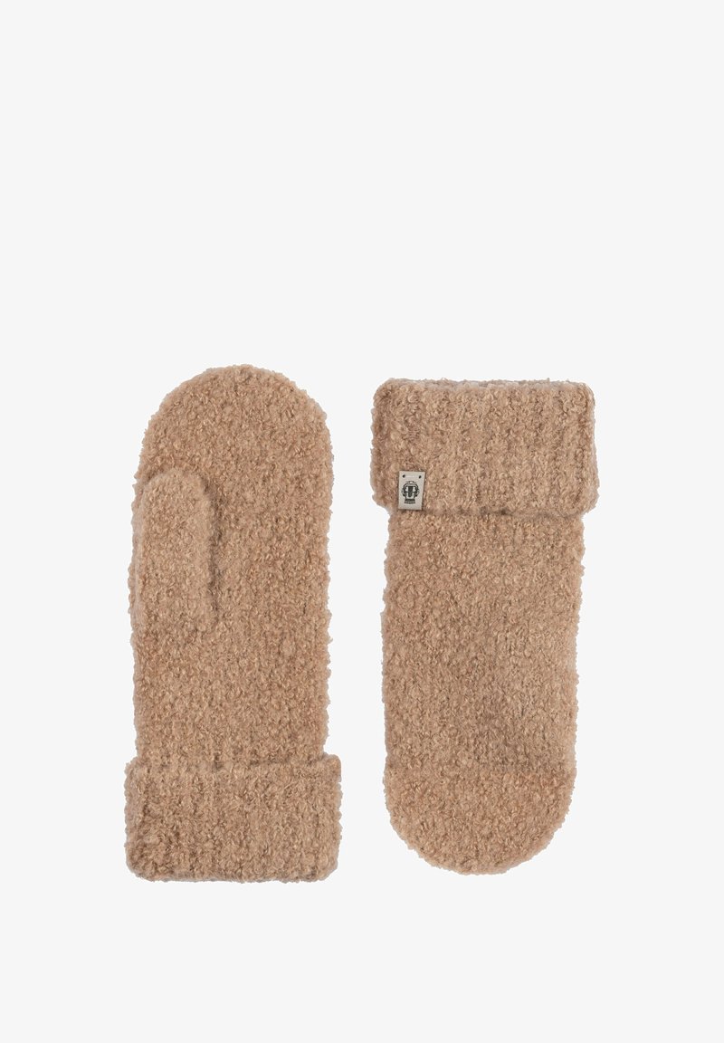Ein Paar beiger gestrickter Handschuhe mit einer flauschigen Textur, einer zeigt die Handfläche, der andere ist am Bund gefaltet mit einem kleinen Stoffetikett.