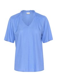Haut bleu clair à manches courtes en tissu lisse, avec un col en V et des détails froncés le long de l'encolure et des épaules.