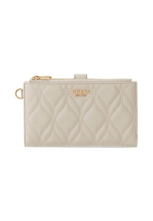 Portefeuille matelassé beige avec logo Guess doré, poche supérieure zippée et languette de fermeture pression.